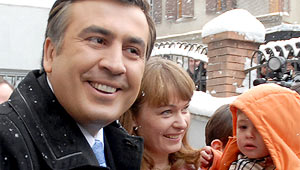 Грузия объявила о победе Саакашвили Изображение: Дни.ру