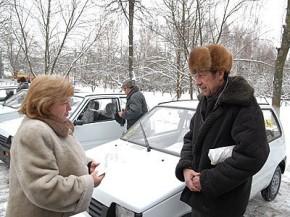Ветераны получили в подарок автомобили
