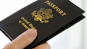 Граждан США штампуют за границей Изображение: Дни.ру