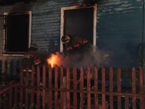 При пожаре погибли мать и сын