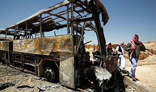 Сгоревший автобус убил шестерых россиян Изображение: Дни.ру