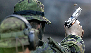 Эстонская армия выдвигается к границе России Изображение: Дни.ру