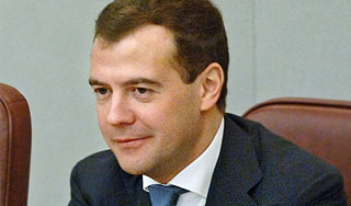 Медведев поздравил кабмин с днем рождения Изображение: Дни.ру