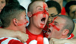 Медведев отменил визы футбольным фанатам Изображение: Дни.ру