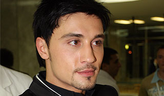 Дима Билан празднует победу России Изображение: Дни.ру