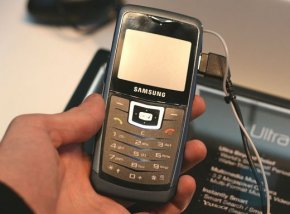 Не носите мобильник на груди