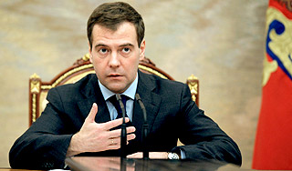 Медведев отказался ужесточить закон о СМИ Изображение: Дни.ру