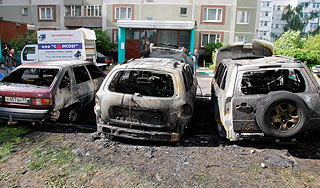 В Москве маньяк утроил костер из чужих машин Изображение: Дни.ру