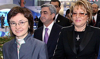 Петербург хочет забрать у Москвы деньги Изображение: Дни.ру