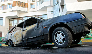 "Поджигатель" выбирает машины по цвету Изображение: Дни.ру