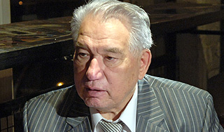 Умер знаменитый писатель Чингиз Айтматов Изображение: Дни.ру