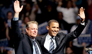 Барак Обама переманивает женщин Хиллари Клинтон Изображение: Дни.ру