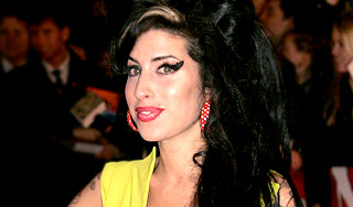 Певица Эми Уайнхаус попала в больницу Изображение: Дни.ру