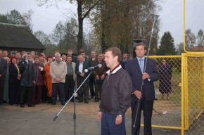 Дмитрий Медведев поздравил жителей Синезерок с газификацией