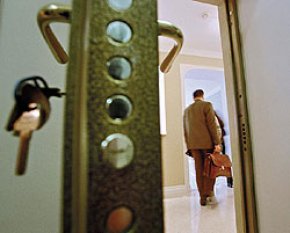 Семь лет преступники забирали у людей квартиры и жизни