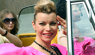 Веденеева и Лада Дэнс променяли машины на еду Изображение: Дни.ру