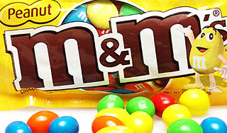 "Голый ковбой" обиделся на шоколадки Изображение: Дни.ру