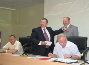 На семинаре судей были вручены почетные награды руководителям мировой юстиции области