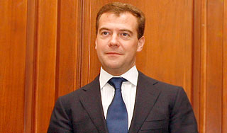 Медведев доверил молодежи судьбу России Изображение: Дни.ру