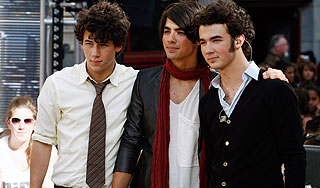 Как Уолт Дисней зарабатывает на детях Изображение: Дни.ру