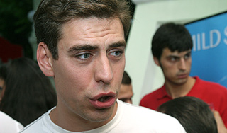 Дмитрий Дюжев не хочет говорить о жене Изображение: Дни.ру