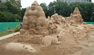 Российскую столицу засыпали песком Изображение: Дни.ру