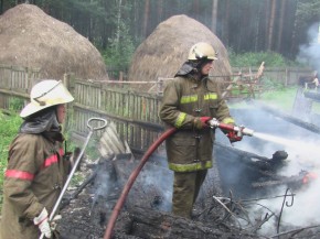 Тринадцать пожаров произошло в Брянской области за выходные Пожар на Ходаринке. Фото пресс-службы ГУ МЧС РФ по Брянской области