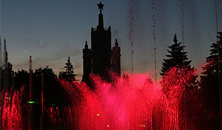 Аллу Пугачеву спрятали в фонтанах Изображение: Дни.ру