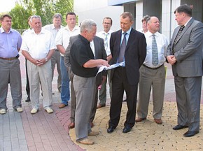 Благоустройство территории около дворца Гагарина идет медленно