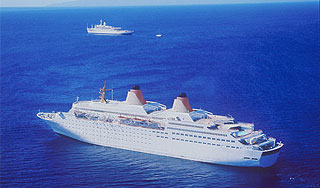 В море у Афин столкнулись два "Титаника" Изображение: Дни.ру