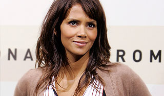 В сад актрисы Халле Берри вторглись Изображение: Дни.ру