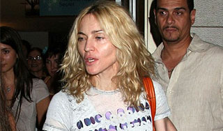 50-летняя Мадонна гуляет без макияжа (фото) Изображение: Дни.ру