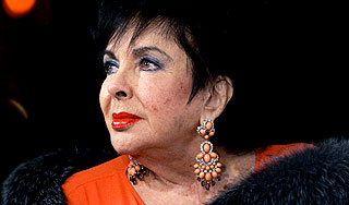 Врачи спасают жизнь Элизабет Тейлор Изображение: Дни.ру