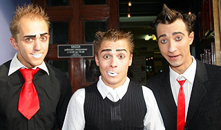 Клоуны почтили память погибших воинов Клоуны почтили память погибших воинов / Изображение: Дни.ру