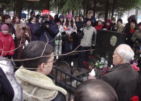 У могилы партизанского лидера М. Ромашина прошел митинг