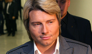 Басков скрывает отношения с Судзиловской Басков скрывает отношения с Судзиловской / Изображение: Дни.ру