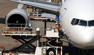 Пассажиры разоряют авиакомпании Пассажиры разоряют авиакомпании / Изображение: Дни.ру