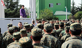 Запад заново вооружит армию Саакашвили Запад заново вооружит армию Саакашвили / Изображение: Дни.ру