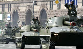 Виктор Ющенко ввел в Киев танки Виктор Ющенко ввел в Киев танки / Изображение: Дни.ру