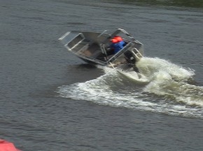 Парень попал под гребной винт из-за глупого азарта