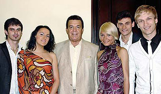 Кобзон записывает альбом с юными певицами Кобзон записывает альбом с юными певицами / Изображение: Дни.ру