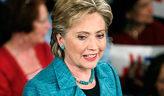 Хиллари Клинтон рекламирует Барака Обаму Хиллари Клинтон рекламирует Барака Обаму / Изображение: Дни.ру