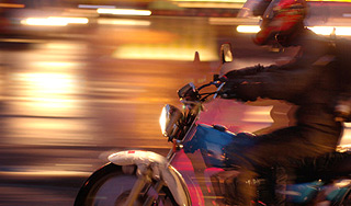 Мотоциклист в Москве врезался в пешеходов Мотоциклист в Москве врезался в пешеходов / Изображение: Дни.ру