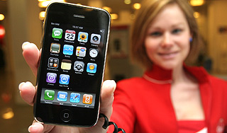 В России появится настоящий iPhone В России появится настоящий iPhone / Изображение: Дни.ру