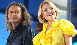 Варум и Агутин устроили откровенное шоу Варум и Агутин устроили откровенное шоу / Изображение: Дни.ру