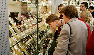 "Евросеть" обвинили в контрабанде телефонов "Евросеть" обвинили в контрабанде телефонов