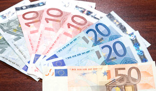 Курс евро достиг рекордного минимума Курс евро достиг рекордного минимума