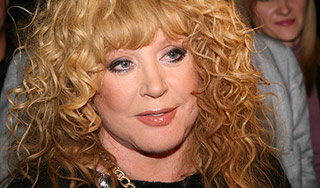 Пугачева показала обручальное кольцо Пугачева показала обручальное кольцо