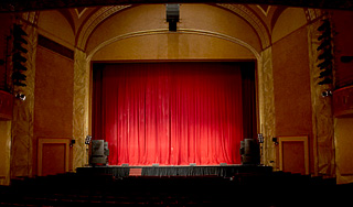 В театрах зажгут иностранные звезды В театрах зажгут иностранные звезды