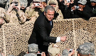 Буш перебрасывает войска из Ирака Буш перебрасывает войска из Ирака